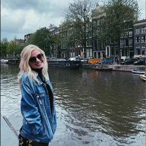 Meet your Posher, Brooke